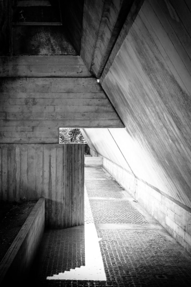 PIN–UP  SUNSETS: Scarpa's Tomba Brion, Kahn's Salk Institute, and