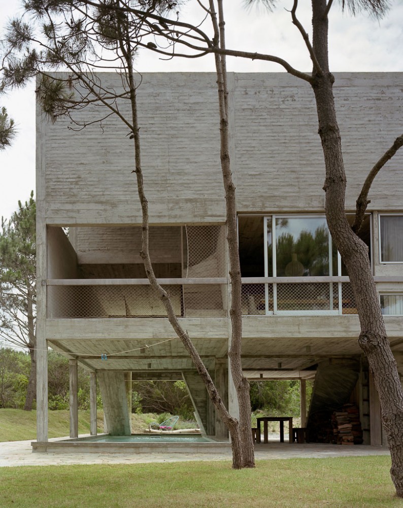 PIN–UP | Arno Brandlhuber's Concrete Retreat in Rocha, Uruguay