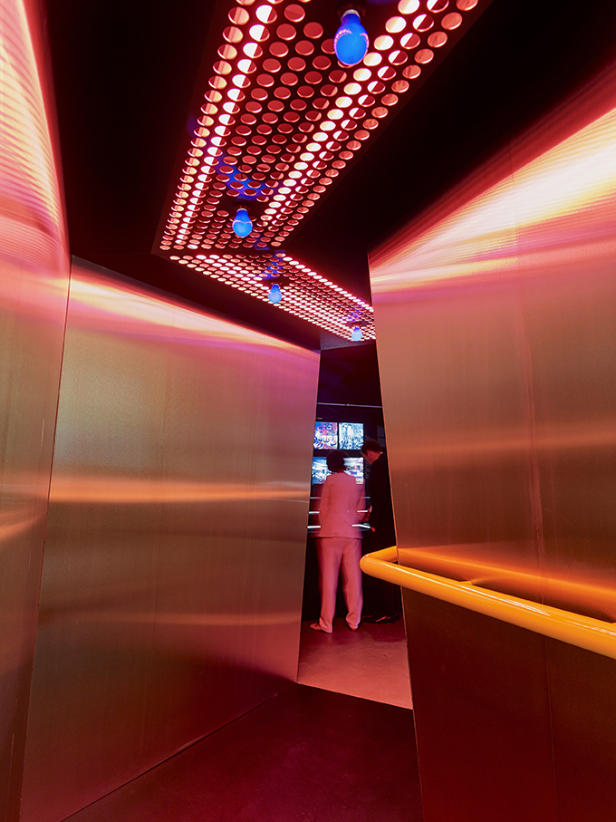 PIN–UP | MACHINES FOR DANCING: Club Design and the Evolution of