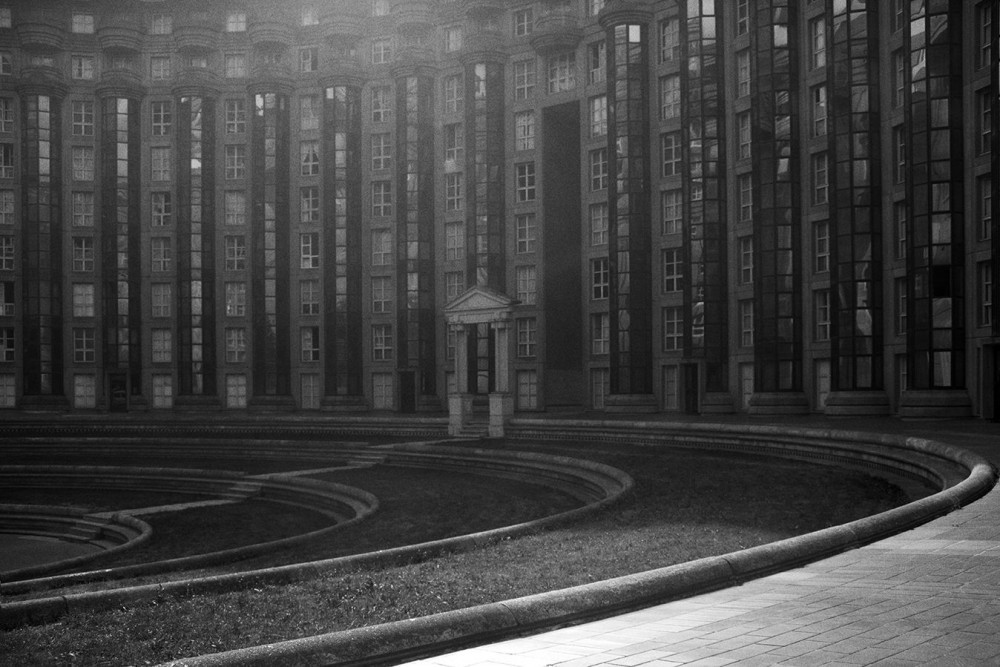 ABRAXAS: The Somber Beauty of Ricardo Bofill’s  Parisian Social Housing Vision