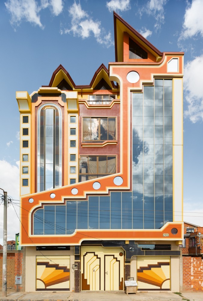 Bolivian architect Freddy Mamani interpreted by Peruvian Artist Jonathan Castro