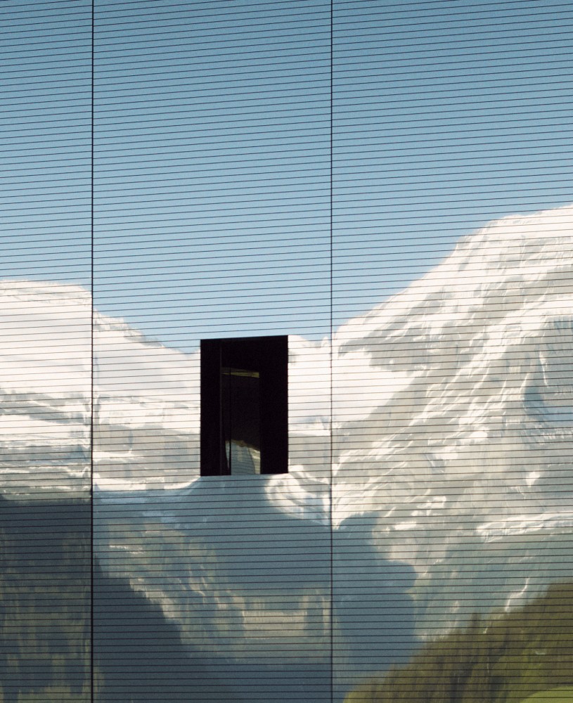 MIRAGE: Artist Doug Aitken’s Reflections On the Ranch-Style Home