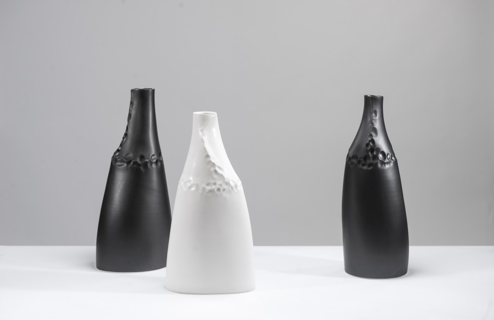 INTERVIEW WITH SCULPTOR SARA FLYNN ABOUT HER PORCELAIN FRIENDS