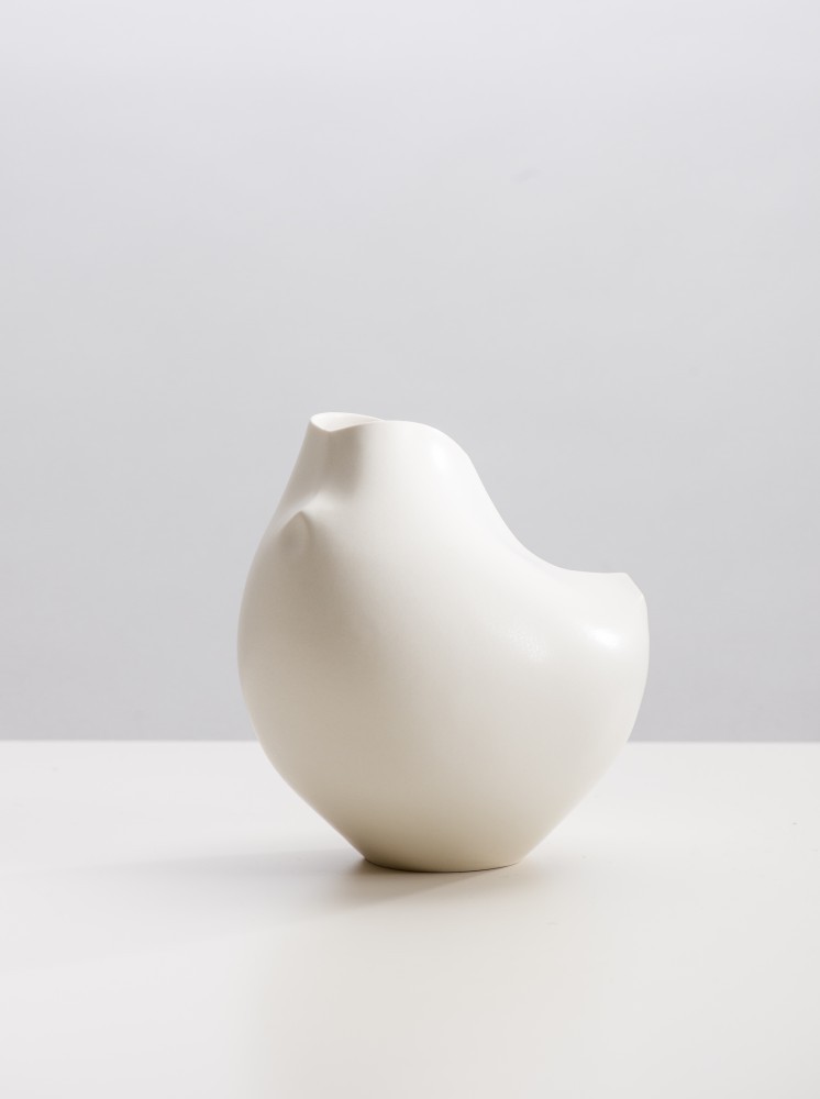 INTERVIEW WITH SCULPTOR SARA FLYNN ABOUT HER PORCELAIN FRIENDS