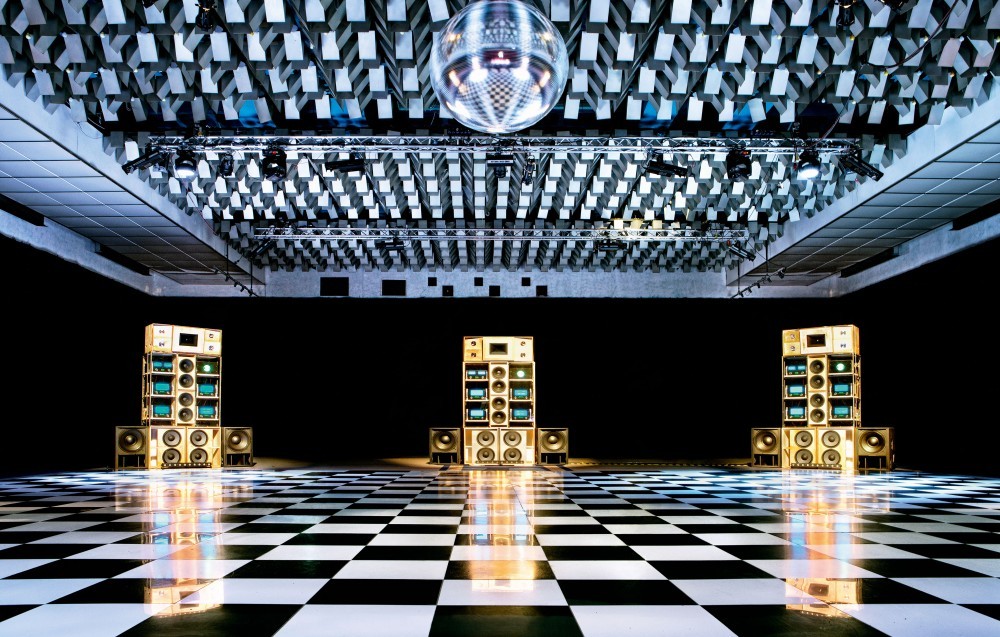 MACHINES FOR DANCING: Club Design and the Evolution of Desire, Seduction, and Utopia